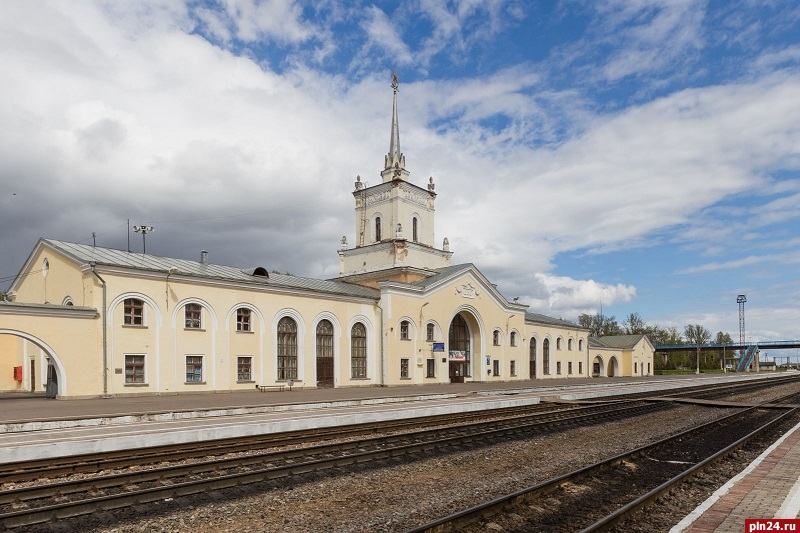 Железнодорожная станция Дно