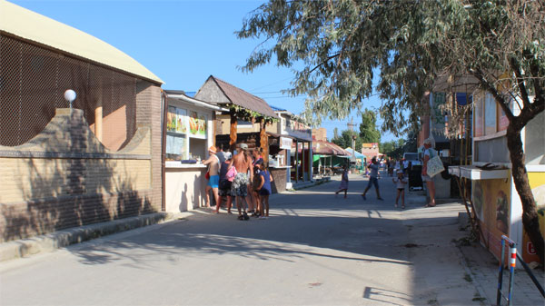 Улицы.