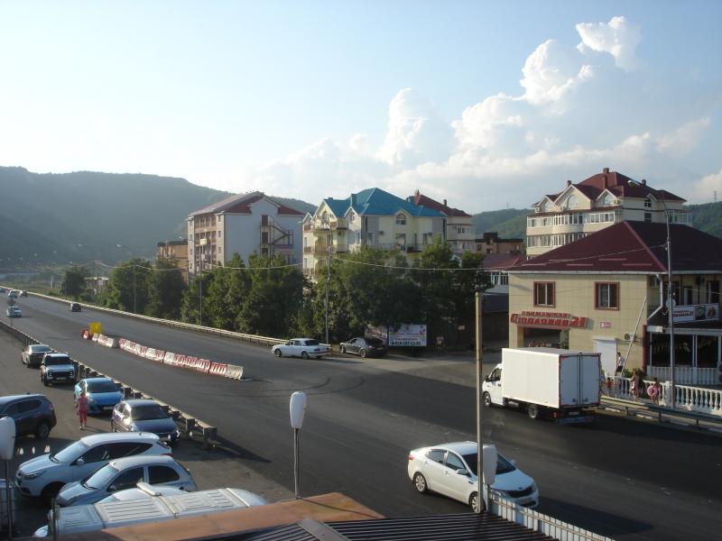 Вид с моста на Лермонтово 