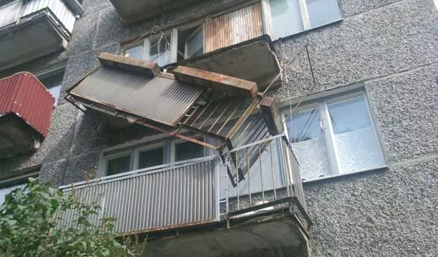 балкон упал